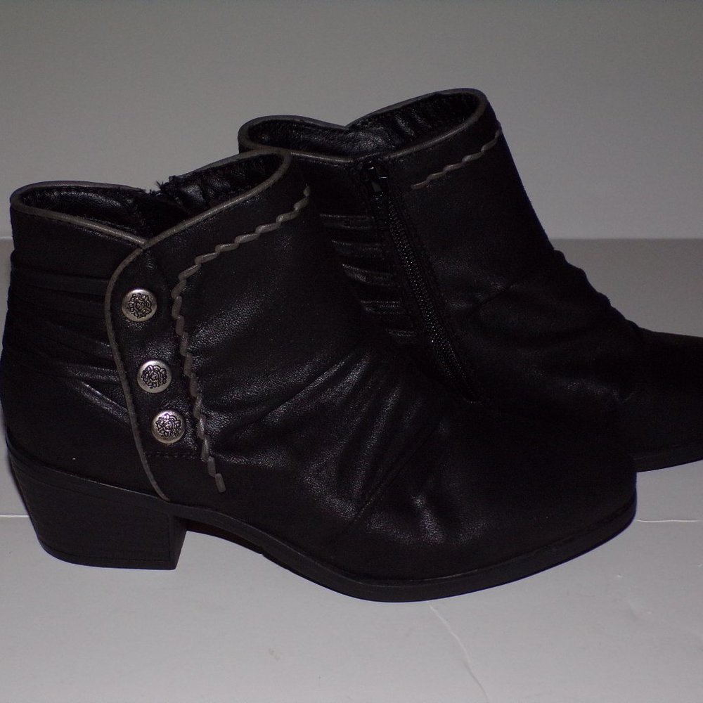 Baretraps Womens Bethany Black Ankle Booties Shoe